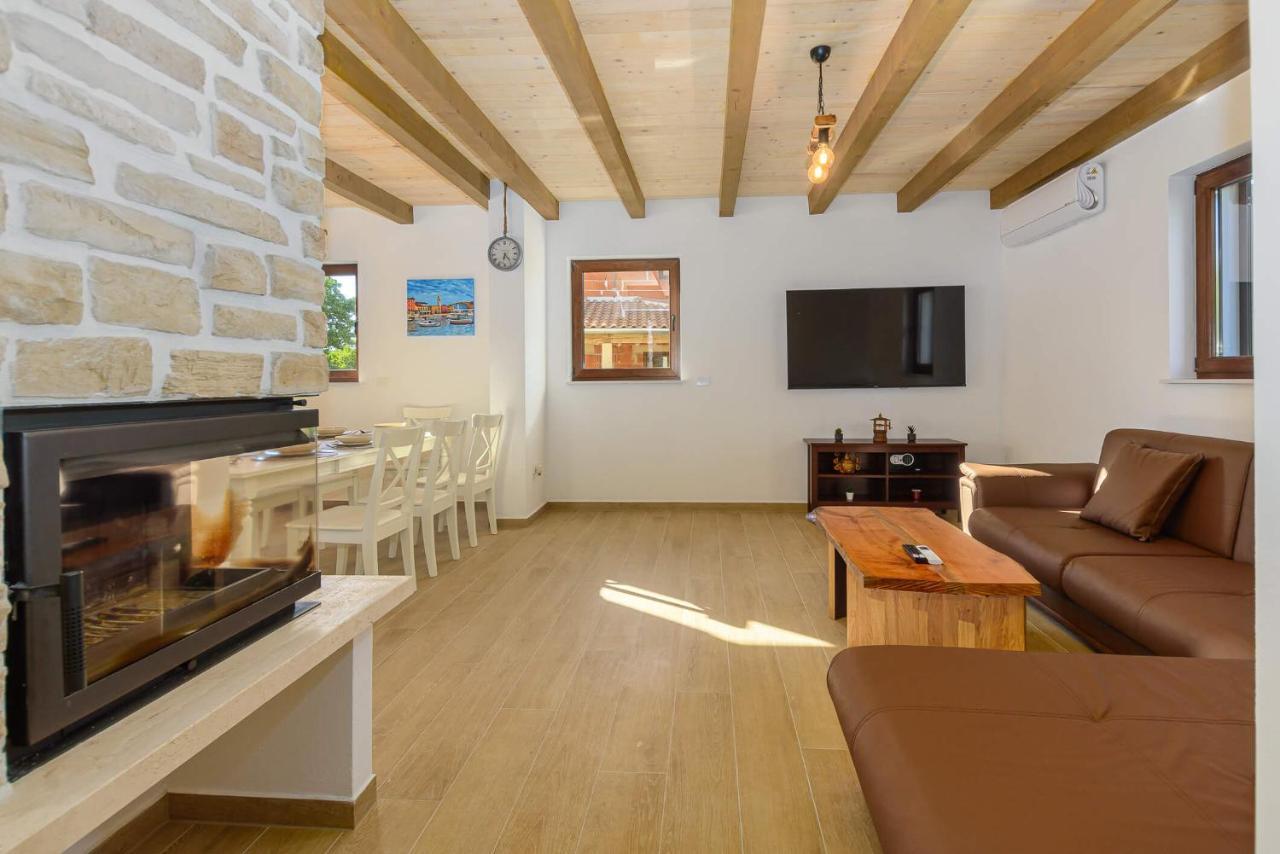 Villa David - Luxurious Secluded Villa With A Heated Pool Butkovići Esterno foto