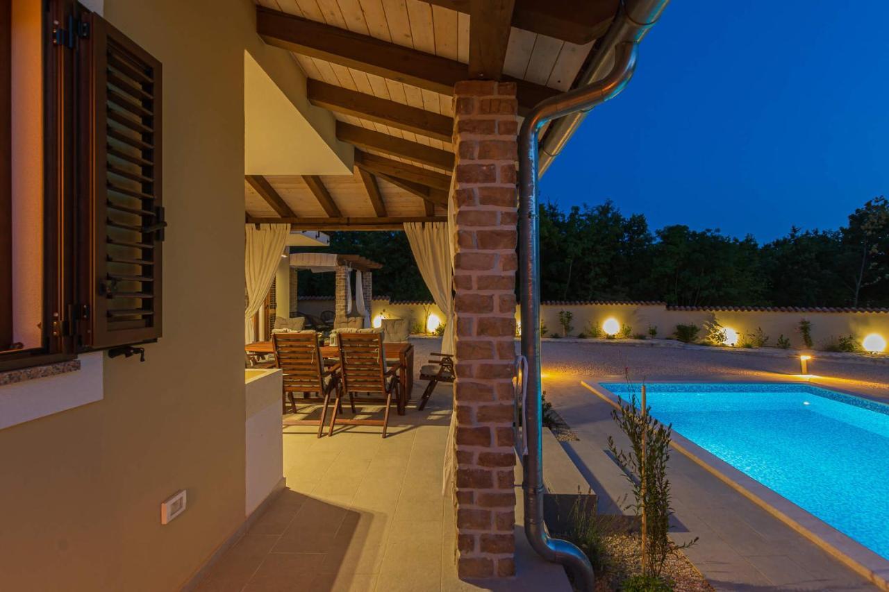 Villa David - Luxurious Secluded Villa With A Heated Pool Butkovići Esterno foto