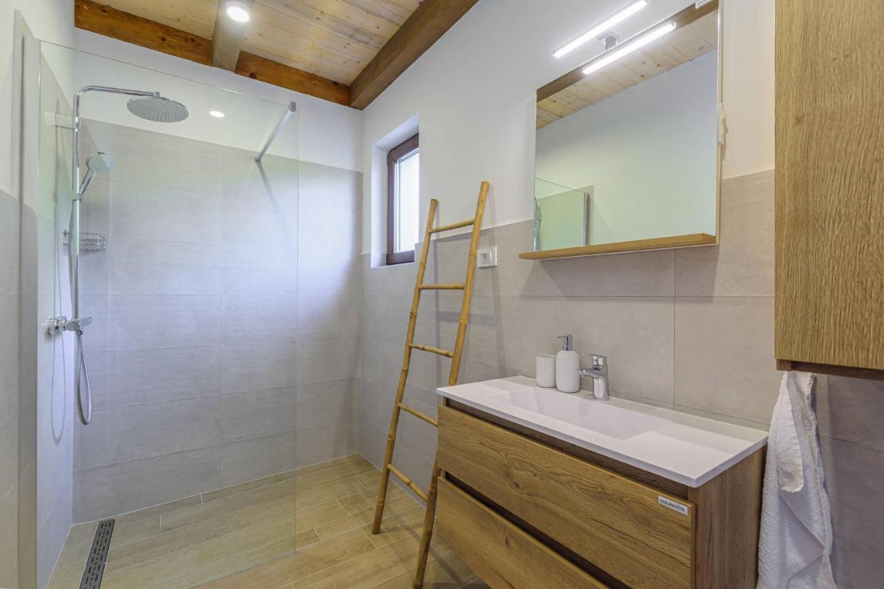 Villa David - Luxurious Secluded Villa With A Heated Pool Butkovići Esterno foto