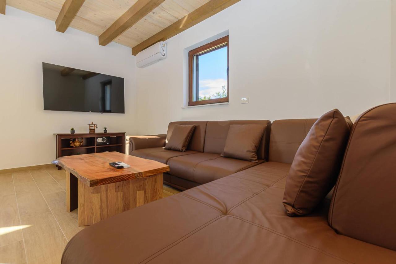 Villa David - Luxurious Secluded Villa With A Heated Pool Butkovići Esterno foto