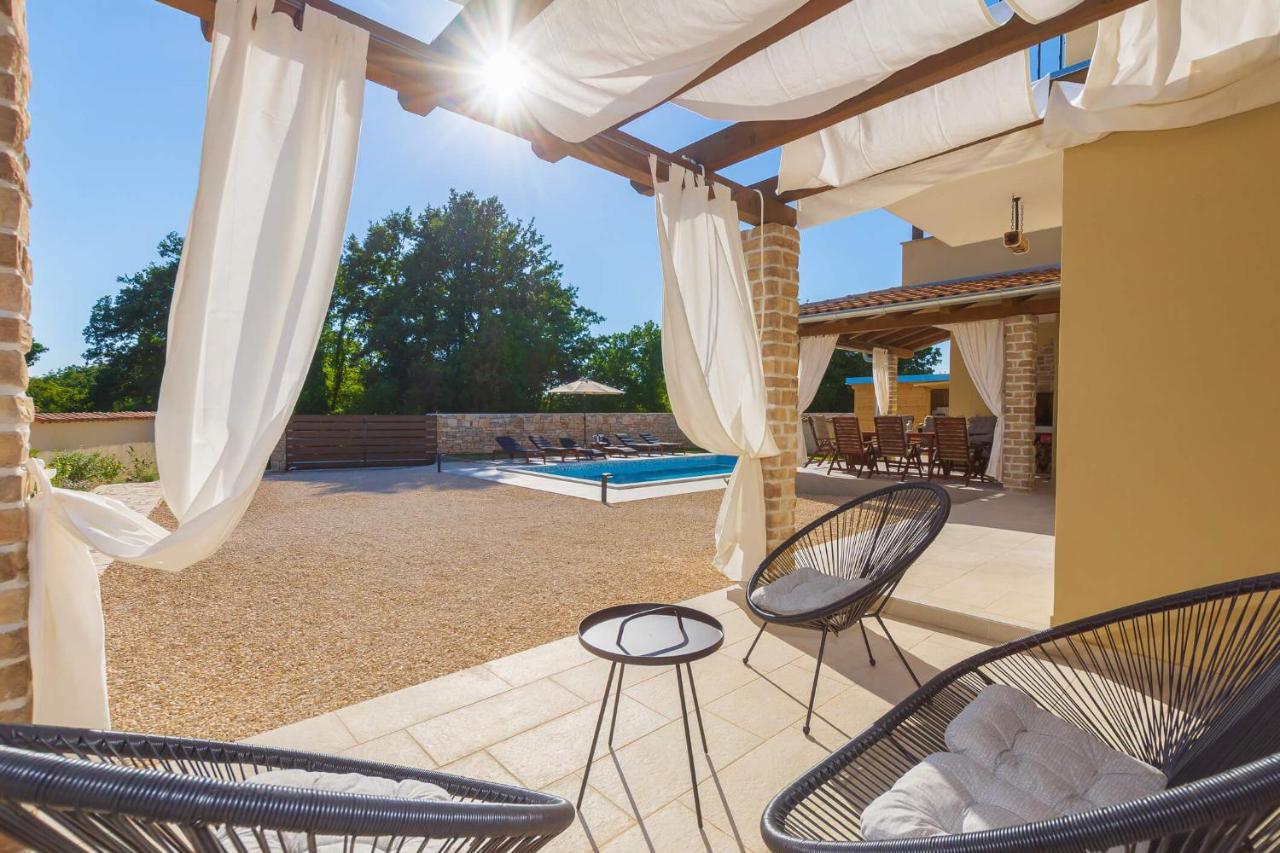 Villa David - Luxurious Secluded Villa With A Heated Pool Butkovići Esterno foto