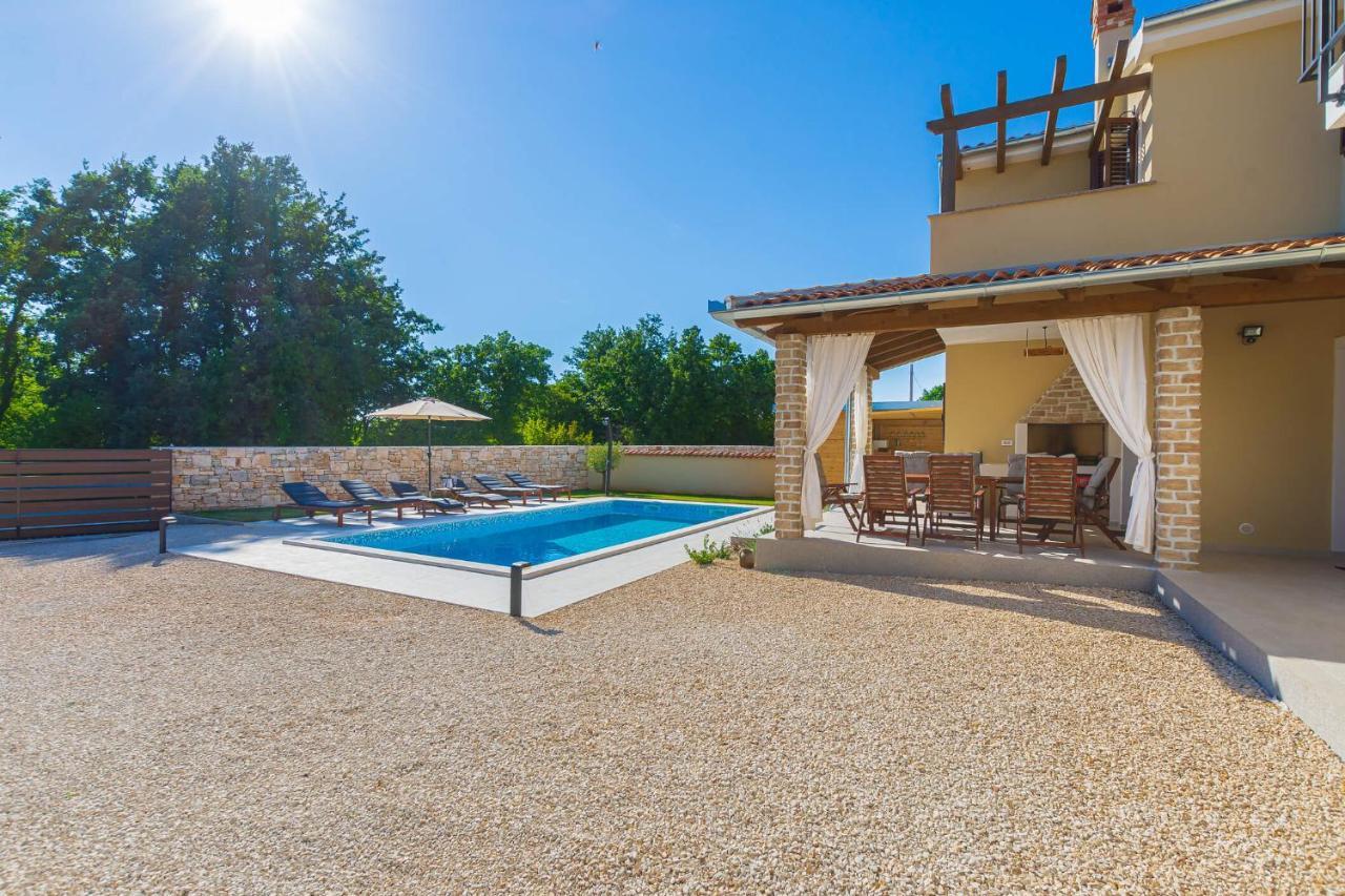 Villa David - Luxurious Secluded Villa With A Heated Pool Butkovići Esterno foto