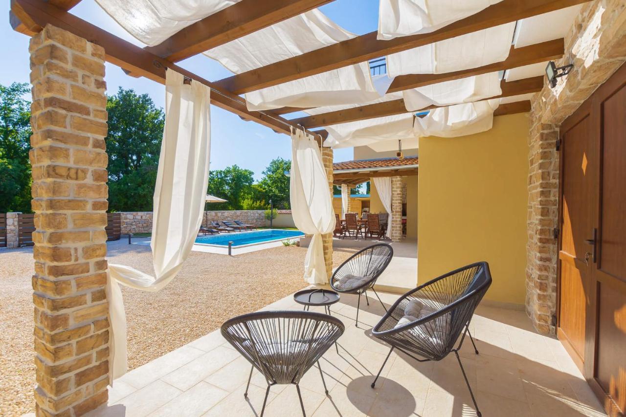 Villa David - Luxurious Secluded Villa With A Heated Pool Butkovići Esterno foto