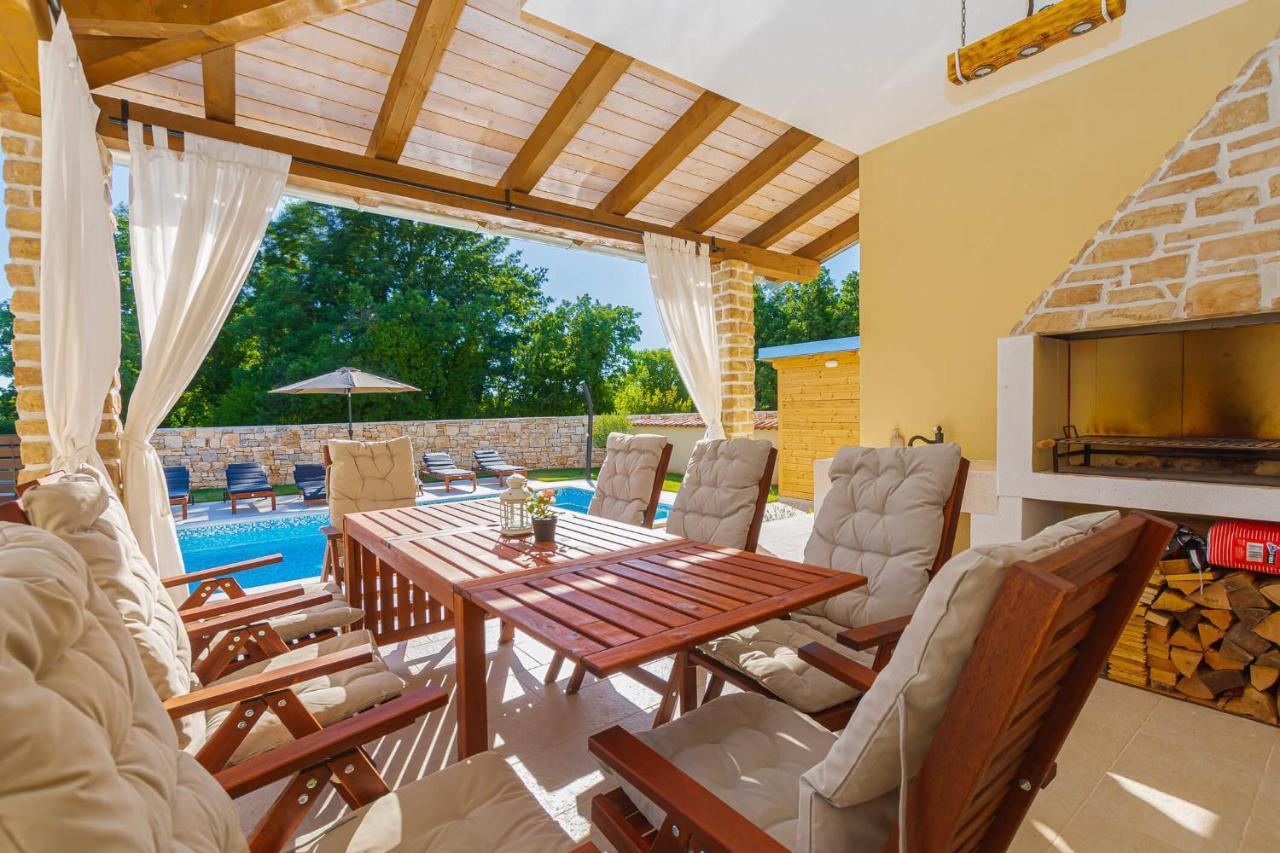 Villa David - Luxurious Secluded Villa With A Heated Pool Butkovići Esterno foto