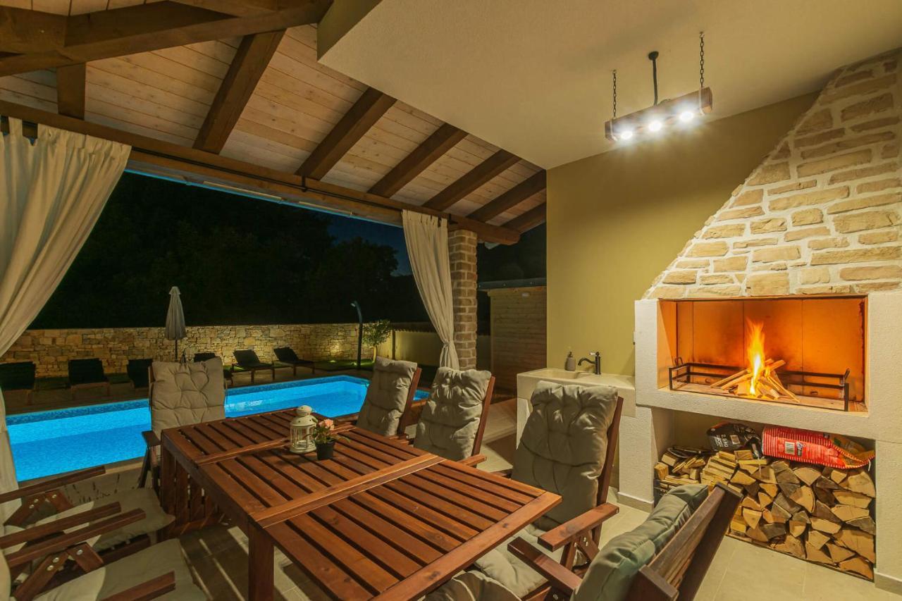 Villa David - Luxurious Secluded Villa With A Heated Pool Butkovići Esterno foto