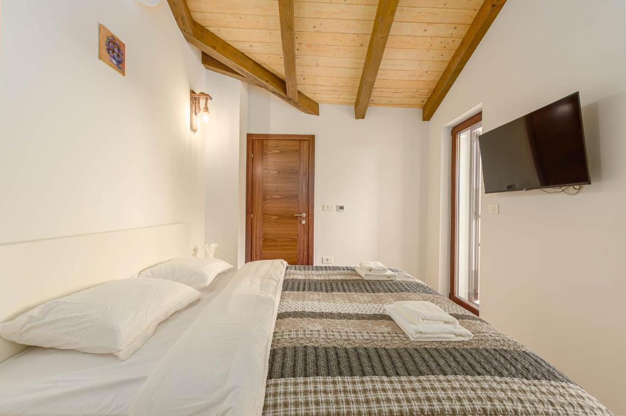 Villa David - Luxurious Secluded Villa With A Heated Pool Butkovići Esterno foto
